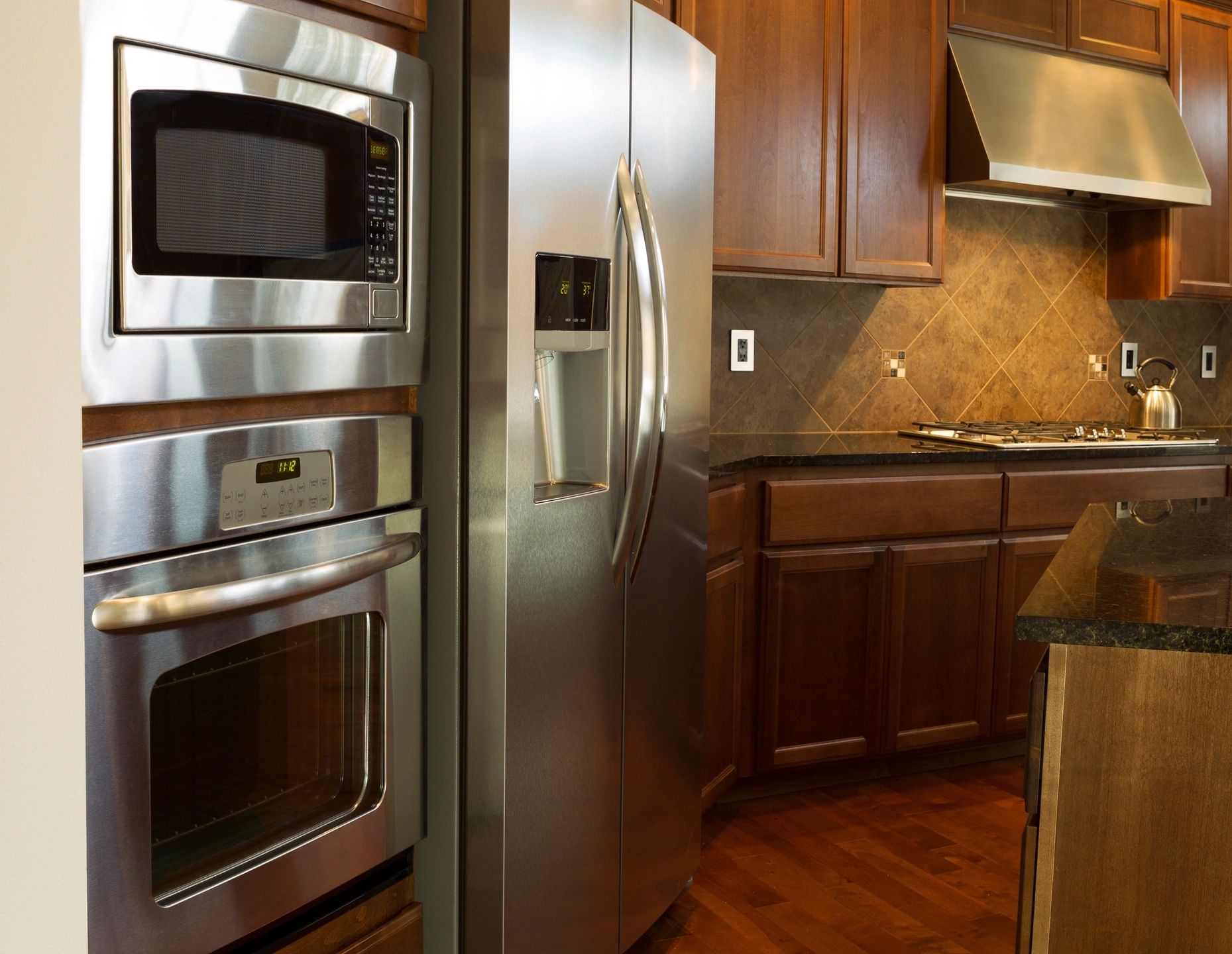 The Pros and Cons of Stainless Steel Appliances in the Kitchen